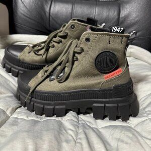Palladium REVOLT HI TX Boots!